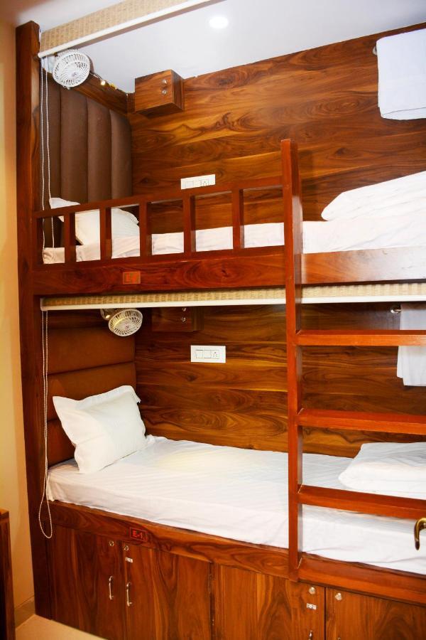 Hotel Nest N Rest - Bombay Eksteriør billede